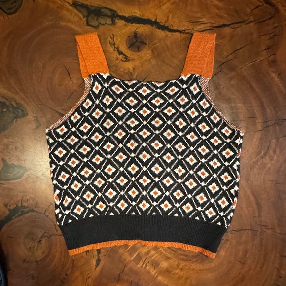 Gimmicks Lace-up Cropped Sweater Tank Top - Picture 3 of 7